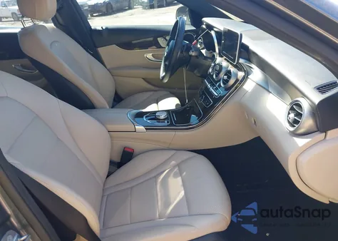 2018 Mercedes-Benz C 300 from USA, damaged, VIN 55SWF4JB7JU206028